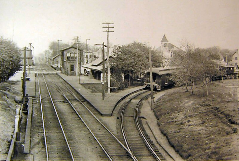 StationMineolac. 1900.Mineola station c. 1900. Passenger train is heading south on old line to
